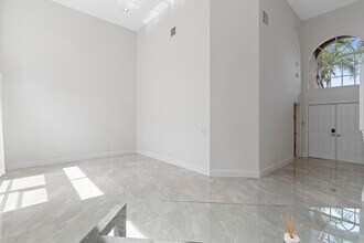 23330 Torre Cir in Boca Raton, FL - Foto de edificio - Building Photo