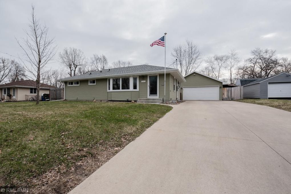 9845 Pillsbury Ave S, Unit Lower Bedroom end in Bloomington, MN - Building Photo