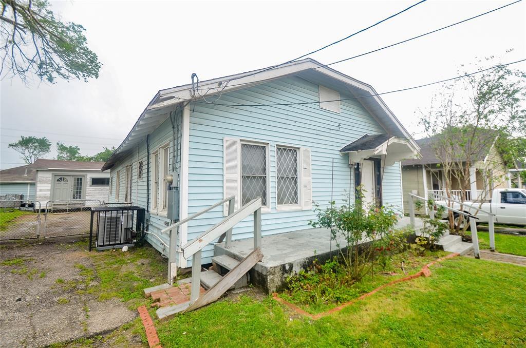 106 W Gray St in Houston, TX - Building Photo