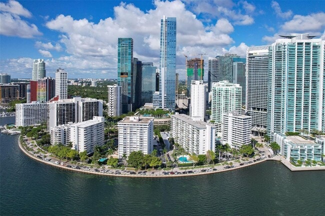 1408 Brickell Bay Dr in Miami, FL - Building Photo - Building Photo