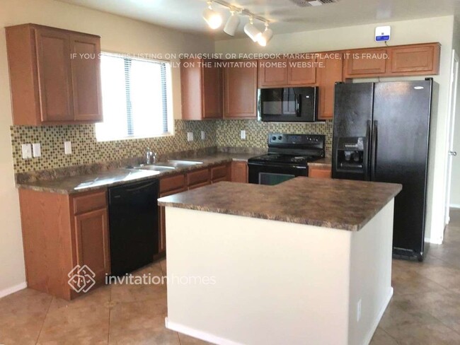 2162 E Cochise Ave in Apache Junction, AZ - Building Photo - Building Photo