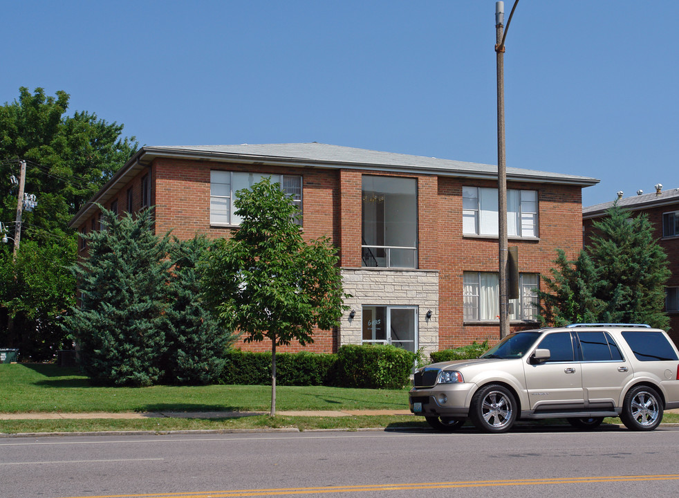 6435 Gravois Ave in St. Louis, MO - Foto de edificio