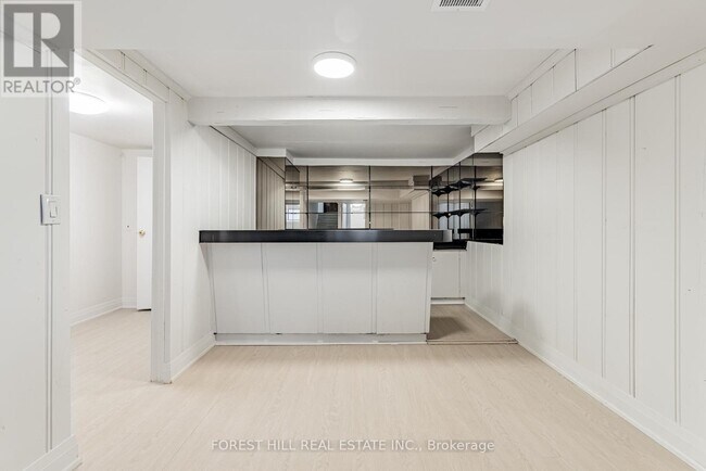 11 Greenbriar Rd in Toronto, ON - Building Photo - Building Photo