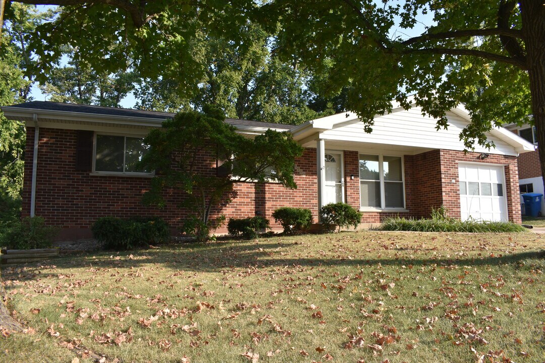 3500 Glen Arbor Dr in St. Louis, MO - Building Photo