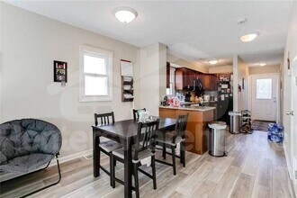 851 Woodgate Dr in St. Paul, MN - Foto de edificio - Building Photo