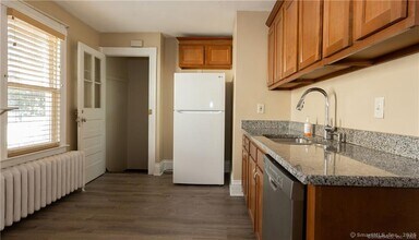 748 Trout Brook Dr in West Hartford, CT - Building Photo - Building Photo