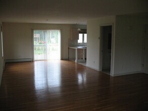4A Romano Village Dr in Westport, MA - Building Photo - Building Photo