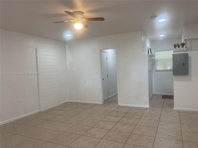 1717 NE 12th St in Fort Lauderdale, FL - Building Photo - Building Photo