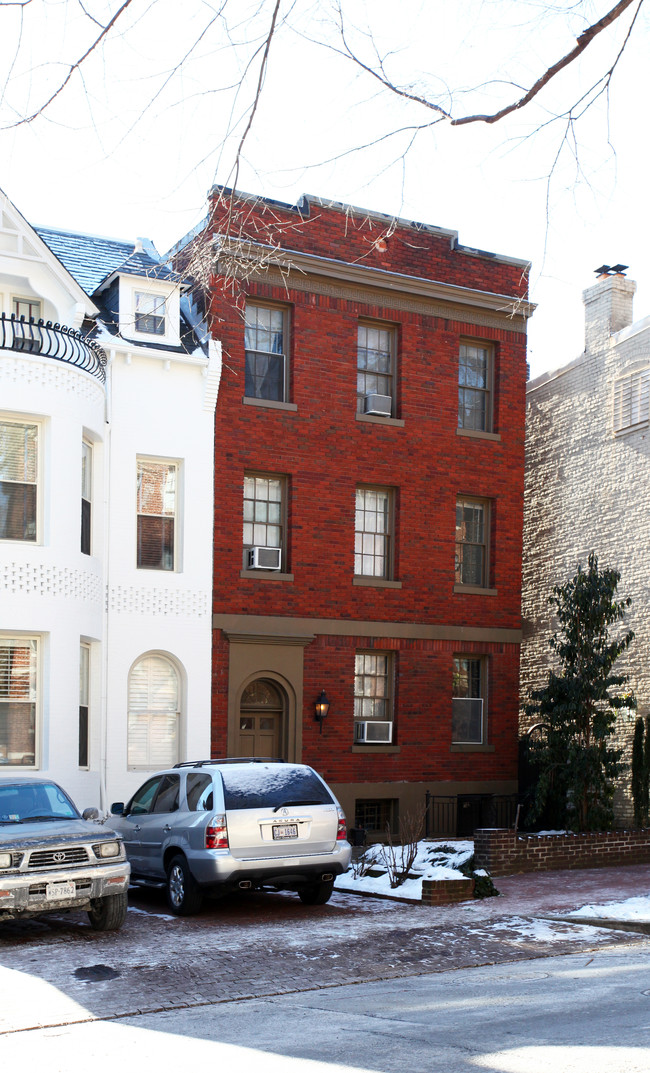 3032 Q St NW in Washington, DC - Foto de edificio - Building Photo