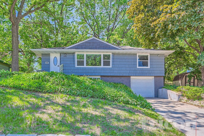 5728 Xerxes Ave S in Edina, MN - Foto de edificio - Building Photo