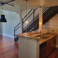 1501 Doyle Carlton Dr in Tampa, FL - Foto de edificio - Building Photo