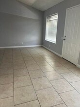 5033 W Ave L-10 in Lancaster, CA - Building Photo - Building Photo
