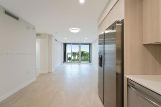 1500 Bay Rd, Unit N-1107 in Miami Beach, FL - Building Photo - Building Photo