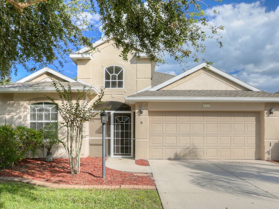 1252 Millbrook Cir in Bradenton, FL - Building Photo