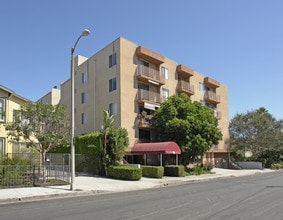 1318 N Orange Dr in Los Angeles, CA - Foto de edificio - Building Photo