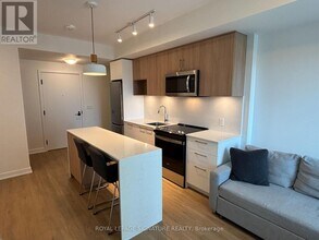 500 Plains Rd E in Burlington, ON - Building Photo - Building Photo