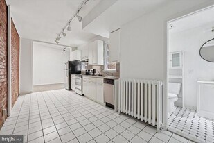 4355 Main St in Philadelphia, PA - Building Photo
