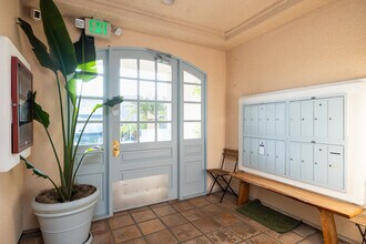 Plymouth Apartments in Los Angeles, CA - Foto de edificio - Lobby