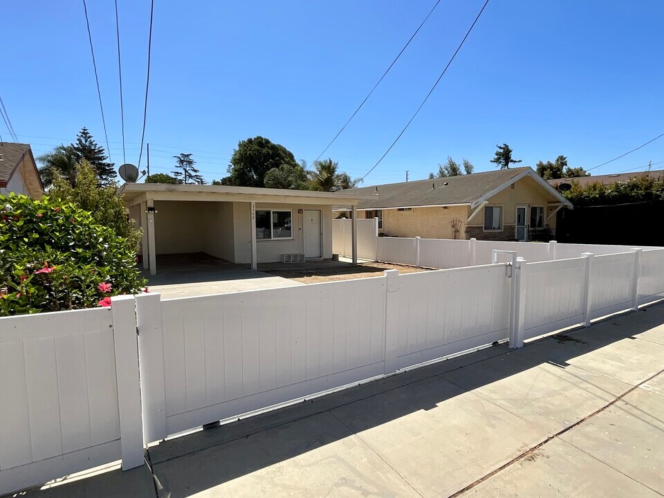 3466 West St in Somis, CA - Foto de edificio