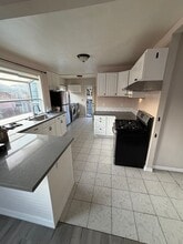 1215 107th Ave in Oakland, CA - Building Photo - Building Photo