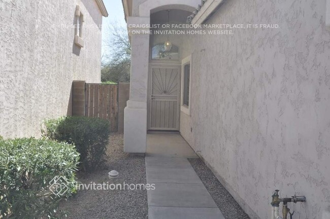 10541 W Almeria Rd in Avondale, AZ - Foto de edificio - Building Photo