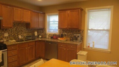 7 Rice St in Brookline, MA - Building Photo - Building Photo