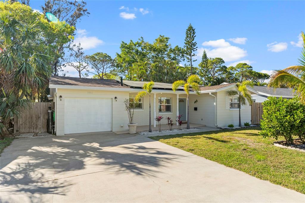 9016 Bay St NE in St. Petersburg, FL - Building Photo