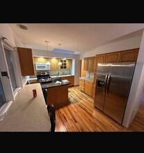 18 Greenwich Rd in Smithtown, NY - Foto de edificio - Building Photo