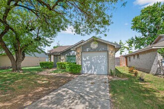 10106 Shadow Pine Dr in Houston, TX - Building Photo - Building Photo