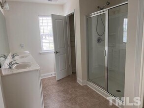 108 Avery Glenn Way in Fuquay Varina, NC - Building Photo - Building Photo