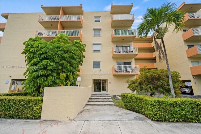 3545 NE 167th St in Miami, FL - Building Photo - Building Photo