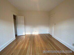 12 Alton Pl in Brookline, MA - Foto de edificio - Building Photo