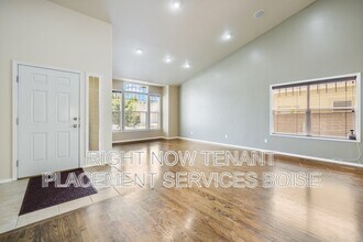 3945 N Waterloo Way in Boise, ID - Building Photo - Building Photo