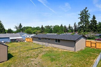 1728 115th St S in Parkland, WA - Building Photo - Building Photo
