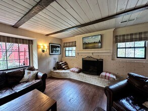 4308 Canoga Ave in Woodland Hills, CA - Building Photo - Building Photo
