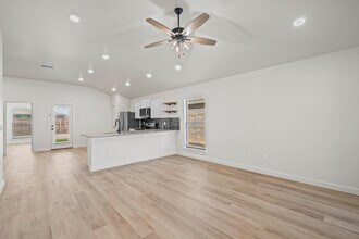 2013 Cottonwood Ave in Wolfforth, TX - Building Photo - Building Photo