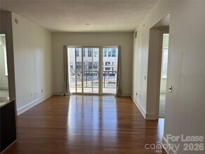 4620 Piedmont Row Dr, Unit 305 in Charlotte, NC - Foto de edificio - Building Photo