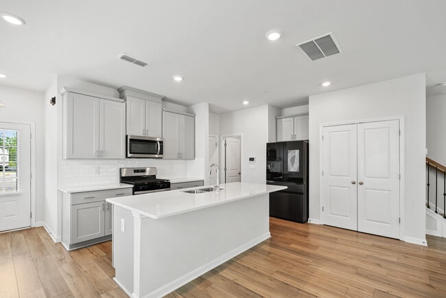 1544 Purple Coneflower Ave SE in Mableton, GA - Building Photo - Building Photo