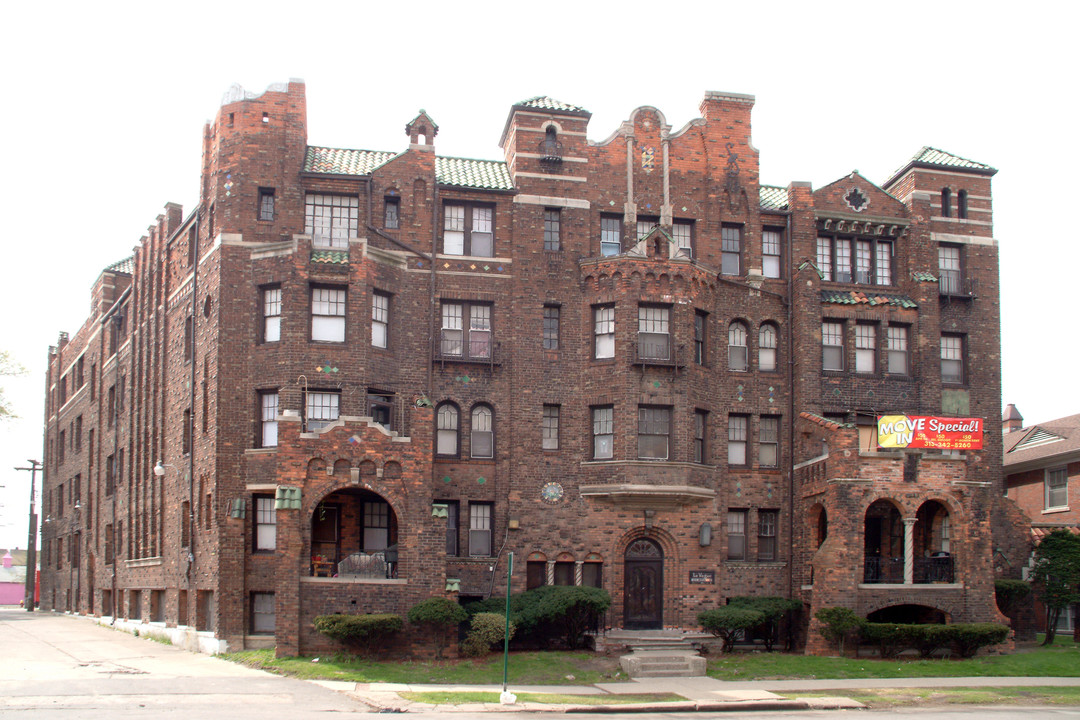 LaVogue Square in Detroit, MI - Building Photo