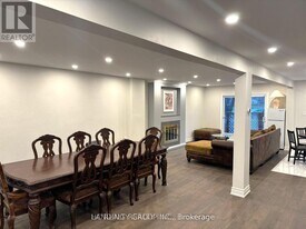 2 Barker Ct in Markham, ON - Building Photo