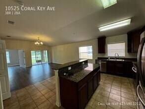 10525 Coral Key Ave in Tampa, FL - Building Photo - Building Photo