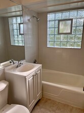 1334 Woodview Ln in Glenview, IL - Building Photo - Building Photo