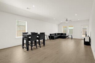 13102 Tuscany Crk in Arcola, TX - Building Photo