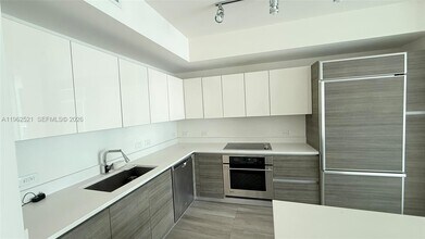 1100 S Miami Ave, Unit 1710 in Miami, FL - Building Photo - Building Photo