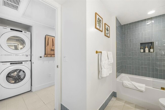 159 NE 6th St, Unit 3610 in Miami, FL - Building Photo - Building Photo