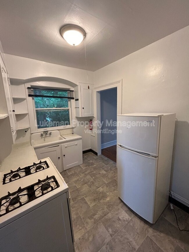 property at 724 W South St