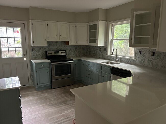 2714 Idlewood Cir in Charlotte, NC - Building Photo - Building Photo