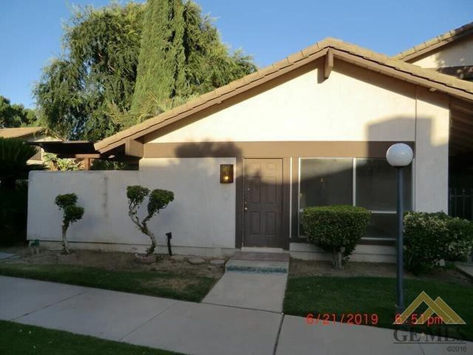 3333 El Encanto Ct in Bakersfield, CA - Building Photo