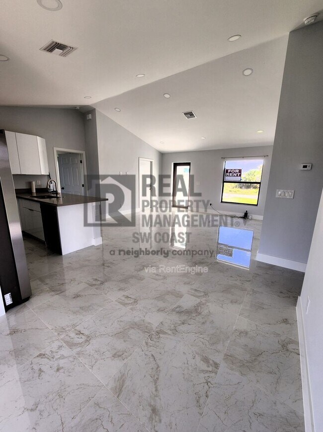 2906 68th St W in Lehigh Acres, FL - Building Photo - Building Photo