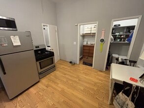 1429 N Elk Grove Ave, Unit 1f in Chicago, IL - Building Photo - Building Photo